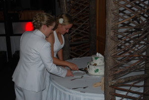Wedding Cake Cutting Pictures