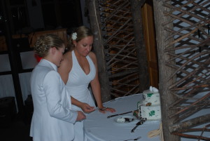 Wedding Cake Cutting Pictures
