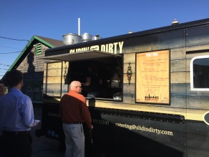 trendy-wedding-food-service-truck
