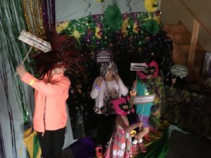 Mardi Gras Theme Party DIY Photo Booth